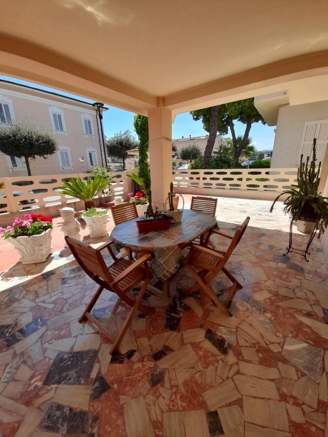 Bouganville Casa Vacanza Ambiente Climatizzato Con Wi Fi Pineto Ngoại thất bức ảnh