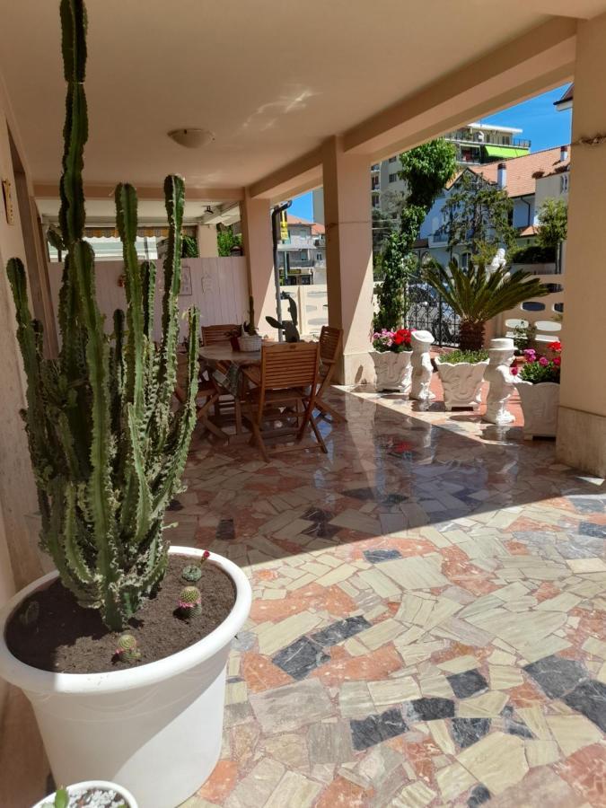 Bouganville Casa Vacanza Ambiente Climatizzato Con Wi Fi Pineto Ngoại thất bức ảnh
