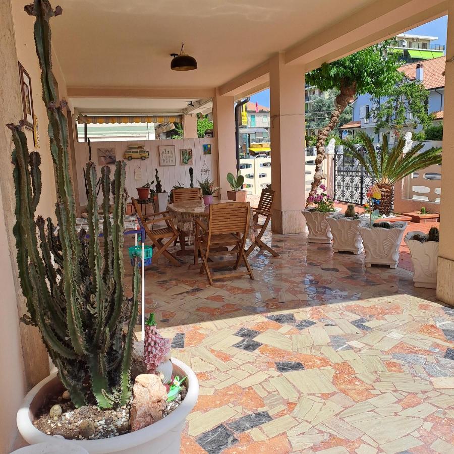 Bouganville Casa Vacanza Ambiente Climatizzato Con Wi Fi Pineto Ngoại thất bức ảnh