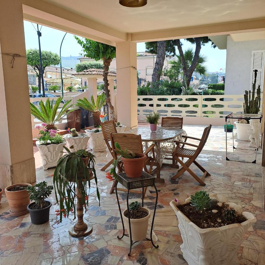 Bouganville Casa Vacanza Ambiente Climatizzato Con Wi Fi Pineto Ngoại thất bức ảnh