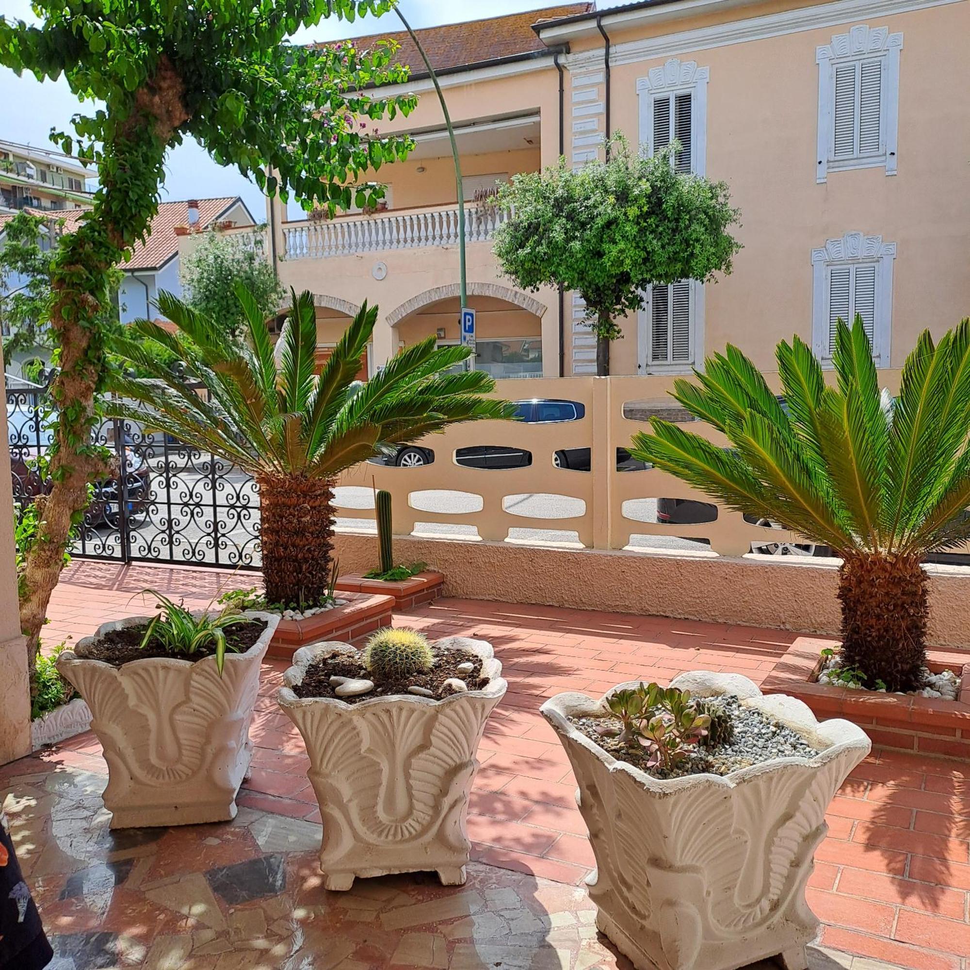 Bouganville Casa Vacanza Ambiente Climatizzato Con Wi Fi Pineto Ngoại thất bức ảnh