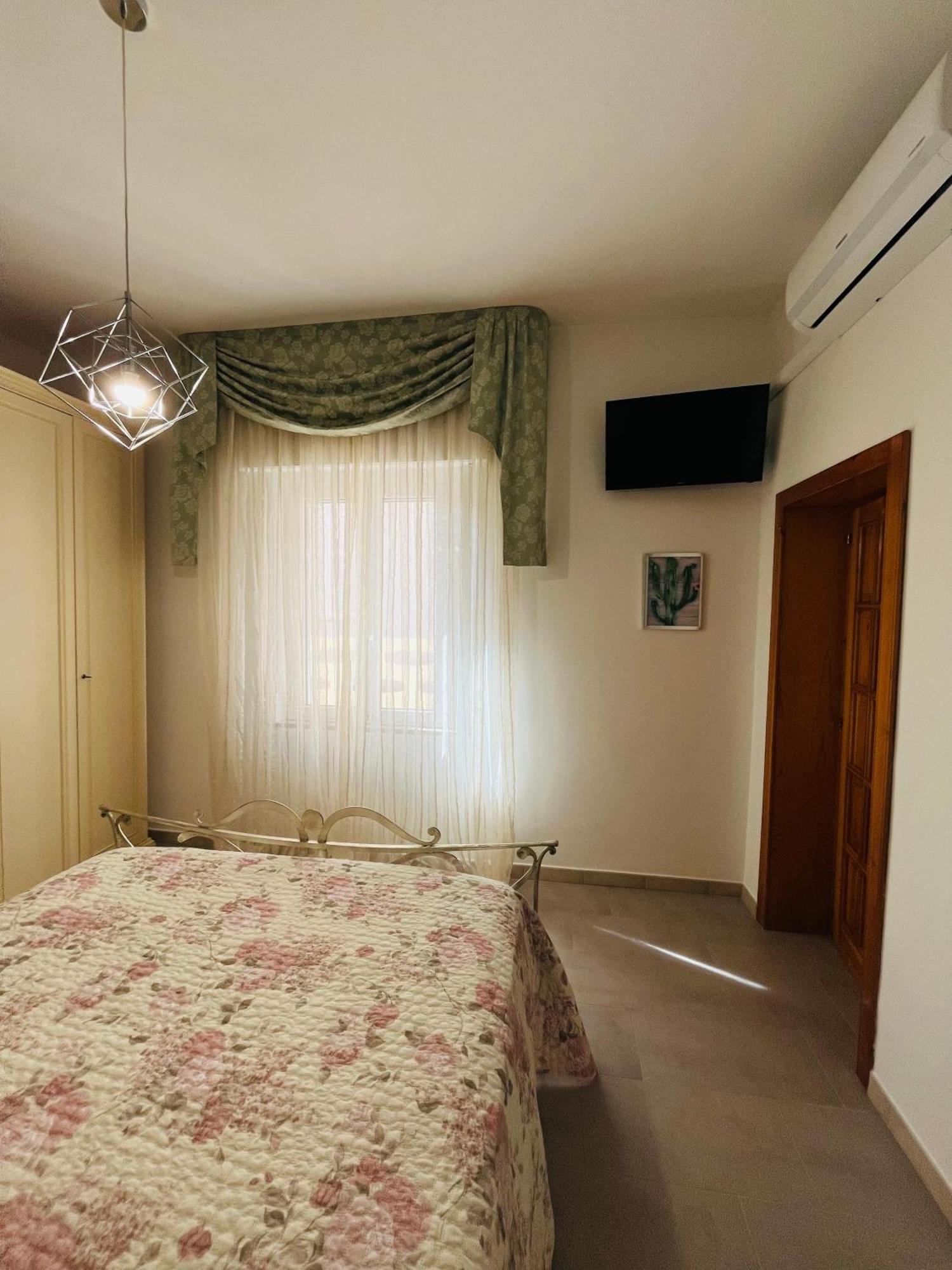 Bouganville Casa Vacanza Ambiente Climatizzato Con Wi Fi Pineto Ngoại thất bức ảnh