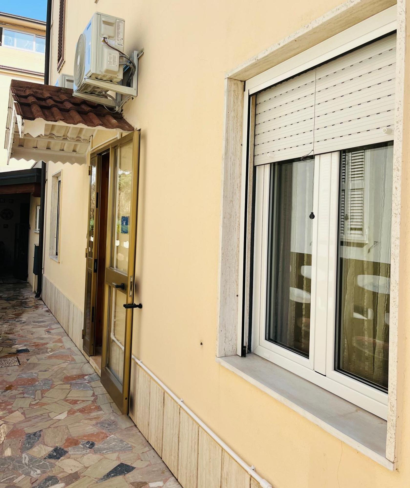 Bouganville Casa Vacanza Ambiente Climatizzato Con Wi Fi Pineto Ngoại thất bức ảnh