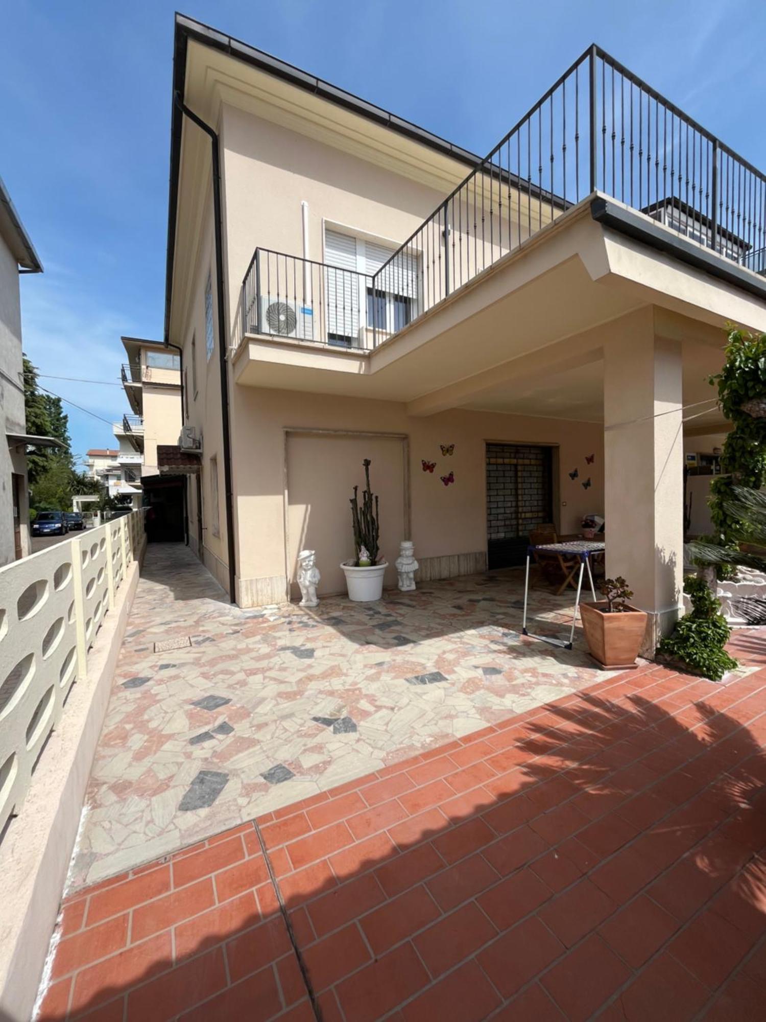 Bouganville Casa Vacanza Ambiente Climatizzato Con Wi Fi Pineto Ngoại thất bức ảnh